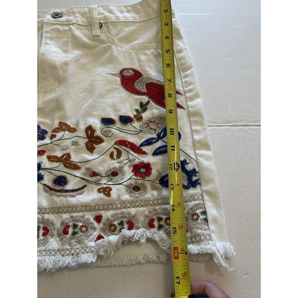 UMGEE Sz Large White Denim Mini Skirt Floral Embroidered Birds Boho Raw Hem Fall - Picture 12 of 13